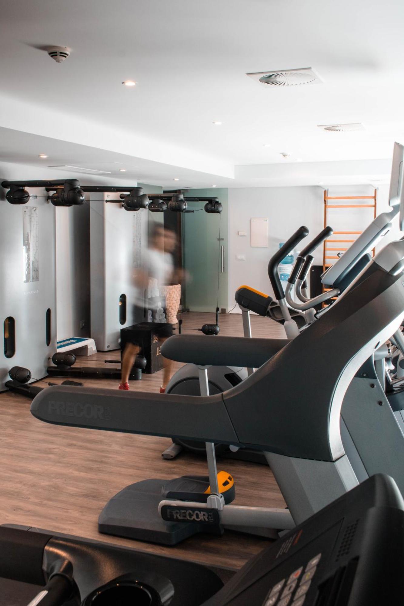 Monchique Resort & Spa Экстерьер фото A gym in a hotel