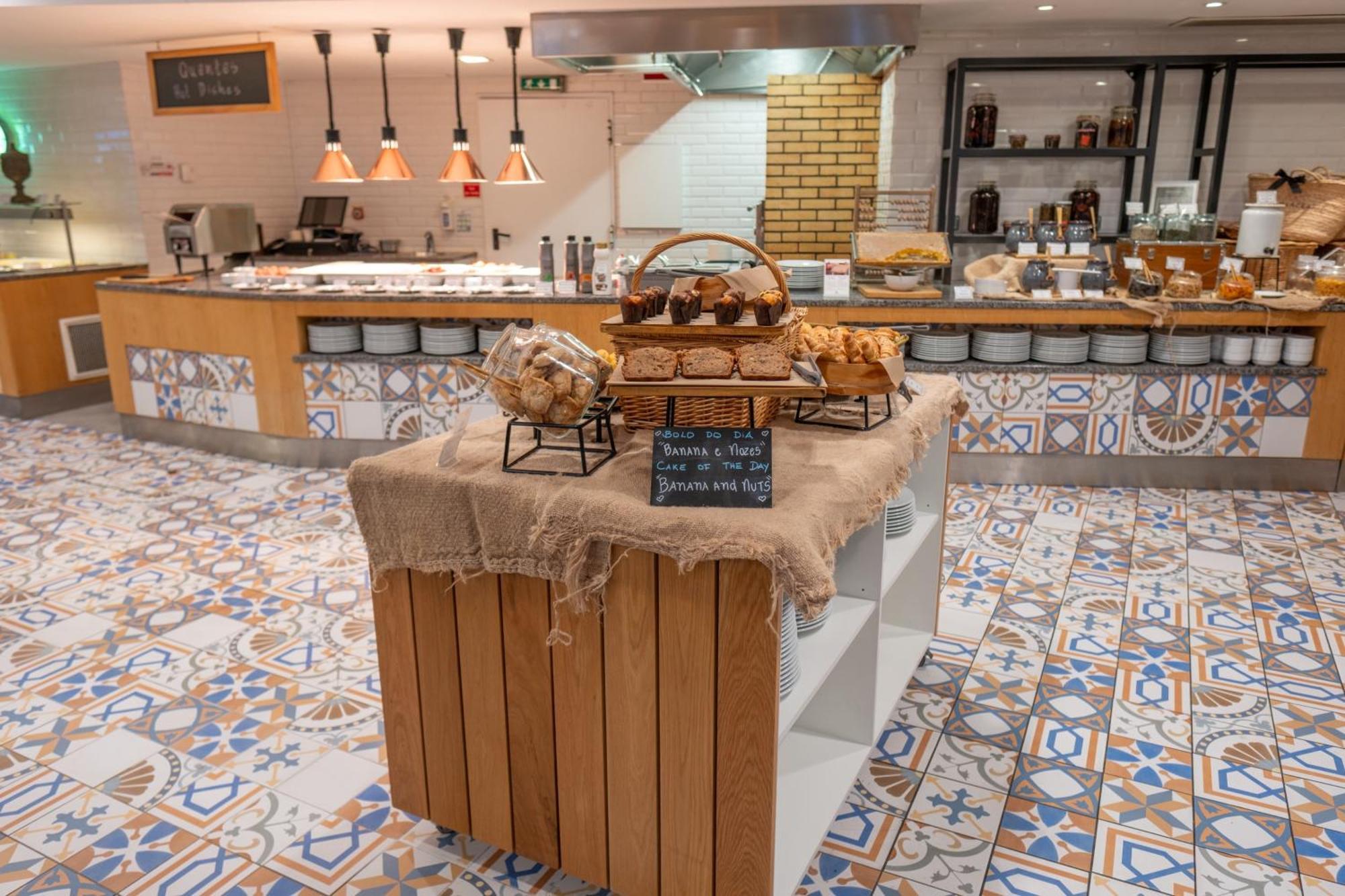 Monchique Resort & Spa Экстерьер фото A buffet at a hotel